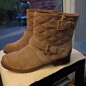 NWT.Quilted Tan Ankle Boots.size 9M
